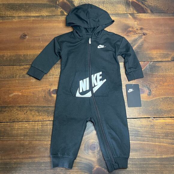Nike Baby Hooded Coverall Black White Swoosh Logo 1-Piece Baby Size 9M Unisex - Picture 1 of 7